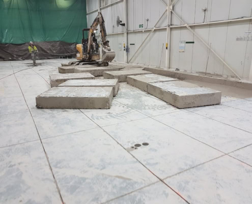 Cut concrete slab removal on an industrial floor in Montreal