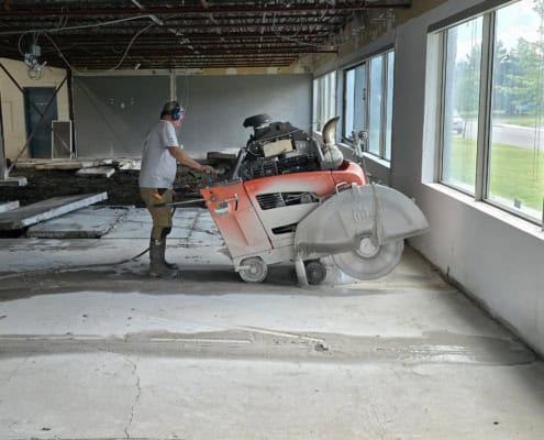 Concrete flat sawing on an industrial floor in Montreal
